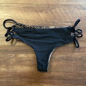 Acacia black bottoms size L